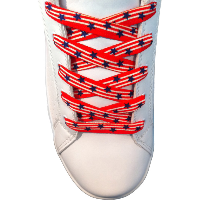 Cordones rojos con estrellas azules